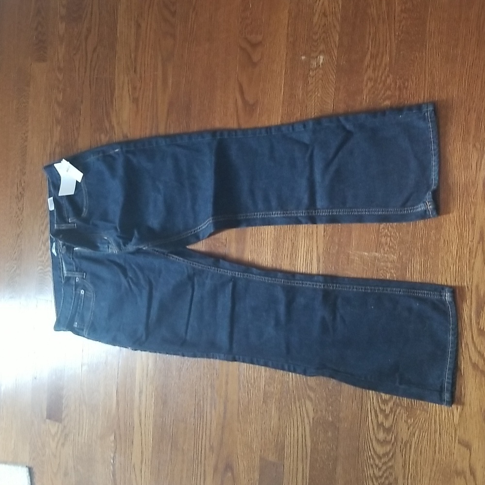 NWT Old Navy boot cut jeans, 33x30